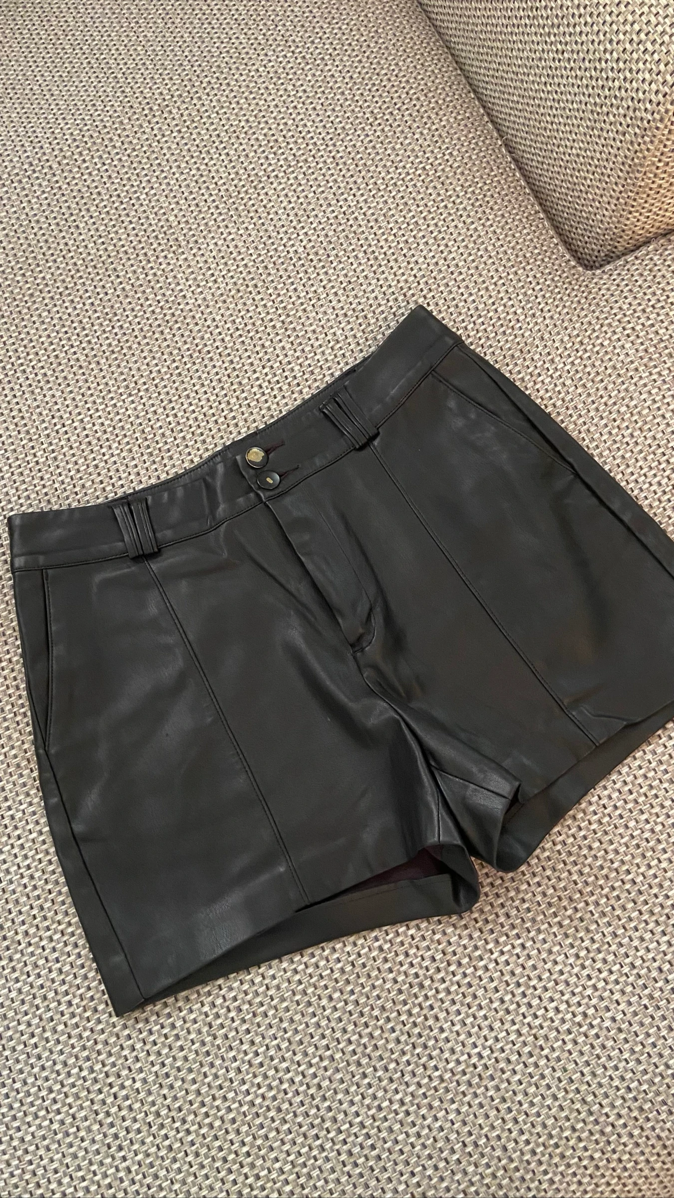 Shorts em similcouro preto tamanho 36 – photo 3